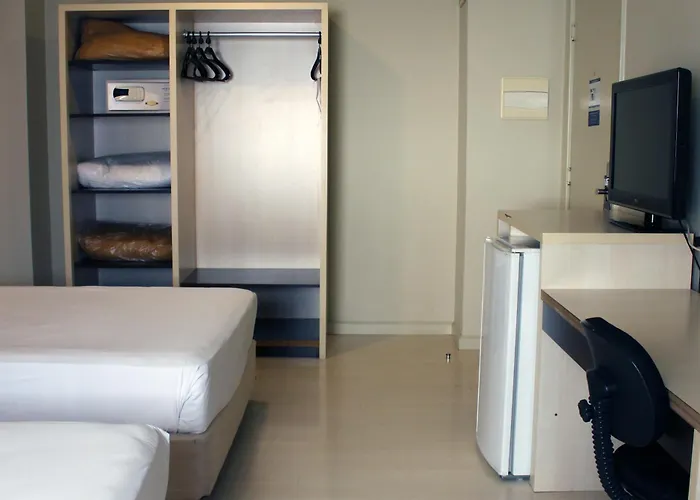 Master - 1, 6 km do Estádio Couto Pereira - ShowHotel em Curitiba